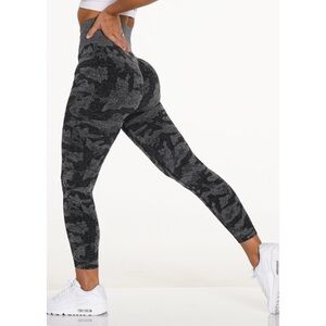 NVGTN Camo Black and‎ Grey Seamless Leggings Size Small